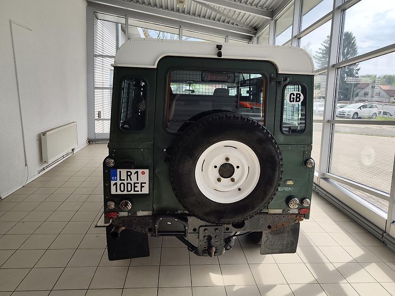 Land Rover Defender (2001) 110 TD5 9S - fotka 3 z 13