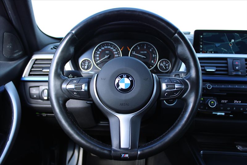 BMW Řada 3 320d xDrive 140kW M PAKET ČR - fotka 14 z 29