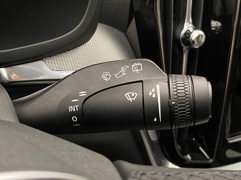Volvo V60 B4 DARK PLUS AUT CZ - fotka 22 z 50