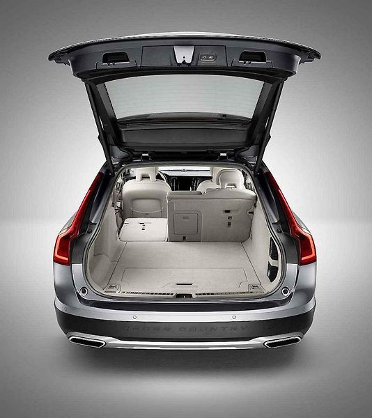 Volvo V90 Cross Country.