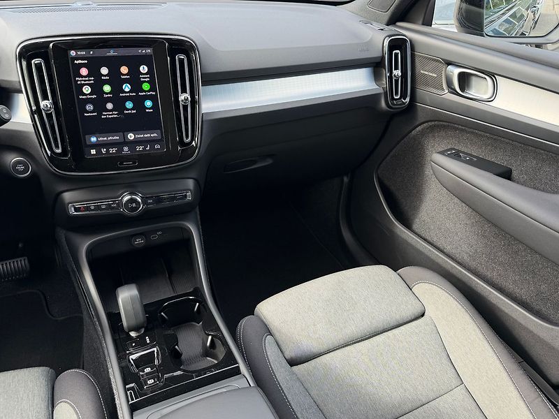 Volvo XC40 PLUS B4, B4, 360°, ACC, BLIS, - fotka 24 z 24