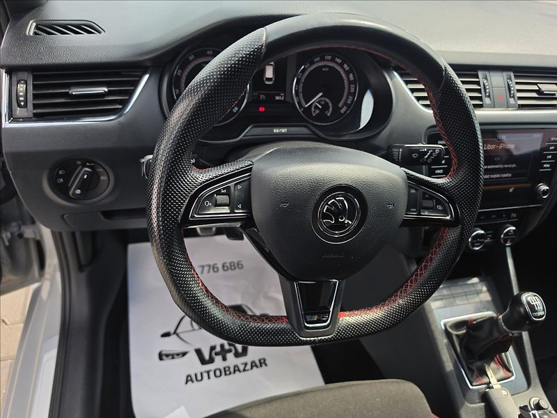 Škoda Octavia III 2,0 TSi 180KW RS Panorama - fotka 12 z 44