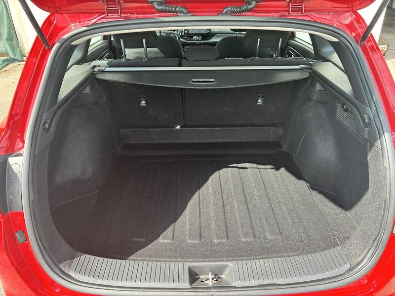 Hyundai i30 1.5 DPi 81kW FAMILY Comfort - fotka 12 z 21