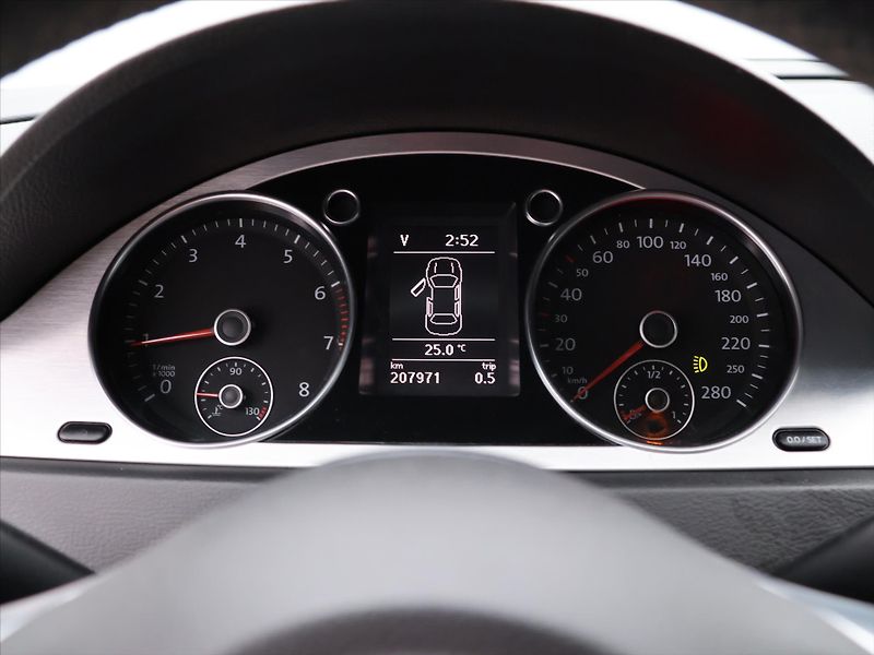 Volkswagen Passat CC 2,0 TSI Sport 147kW M6F - fotka 14 z 26