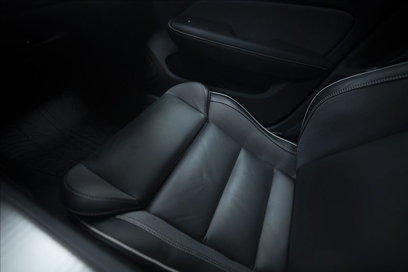 Volvo V60 2,0 D4 R-DESIGN NAVI KAMERA ČR - fotka 36 z 40