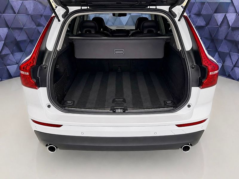 Volvo XC60 B4 AWD MOMENTUM, KAMERA, ACC, - fotka 19 z 20