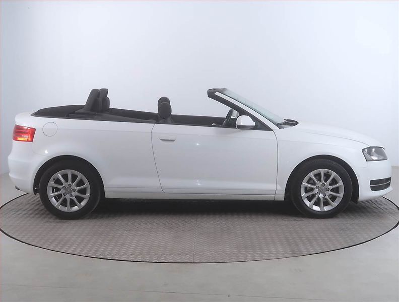 Audi A3 (2011) 1.2 TFSI, Park. senzory - fotka 6 z 18