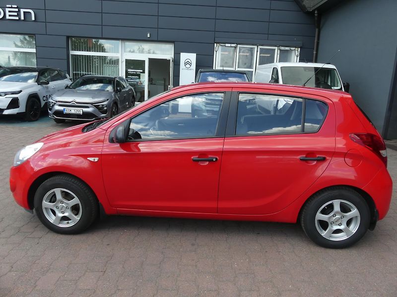 Hyundai i20 (2009) 1,2 i - fotka 8 z 18