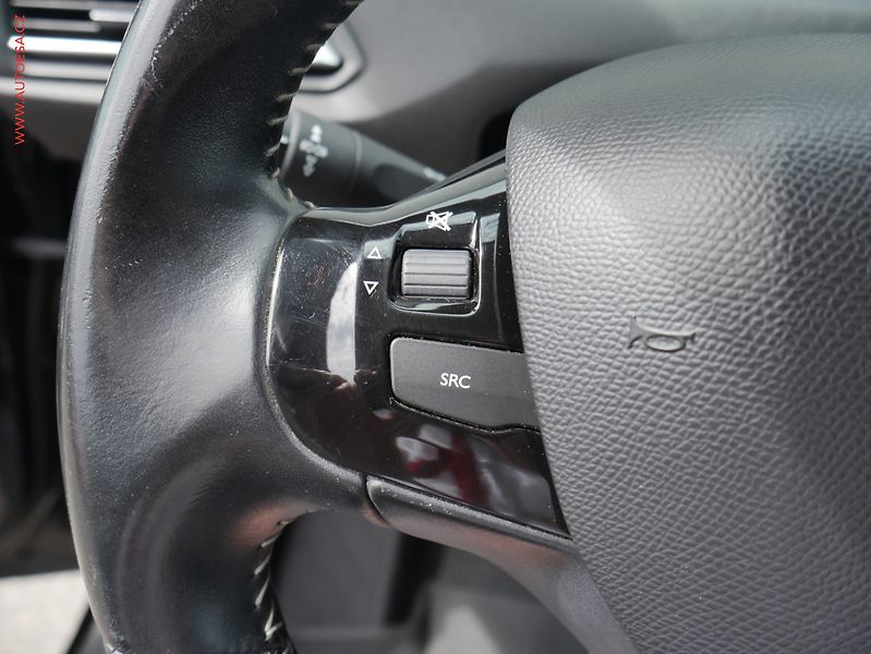Peugeot 308 (2016) 1.6HDI, navi, autoAC - fotka 14 z 18