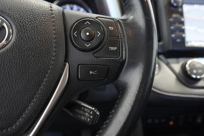 Toyota RAV4 2,5 HYBRID 4X2 AUT. - fotka 16 z 24