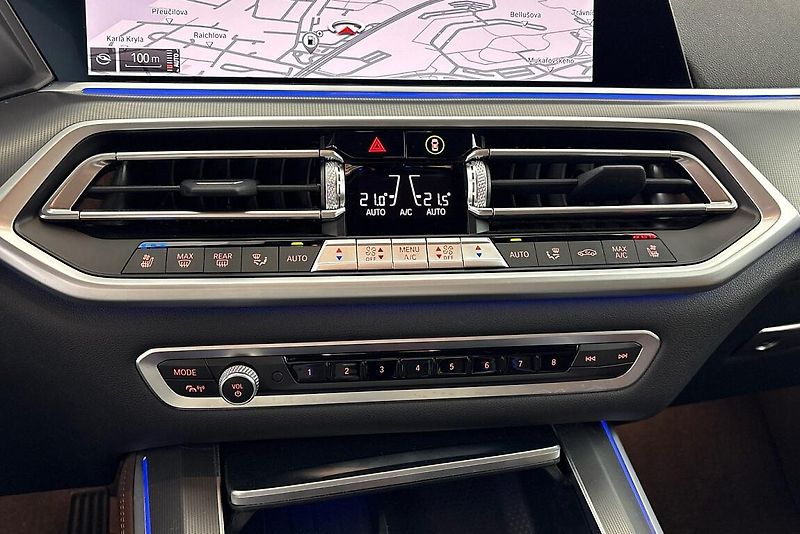 BMW X5 xDrive40i - fotka 21 z 27