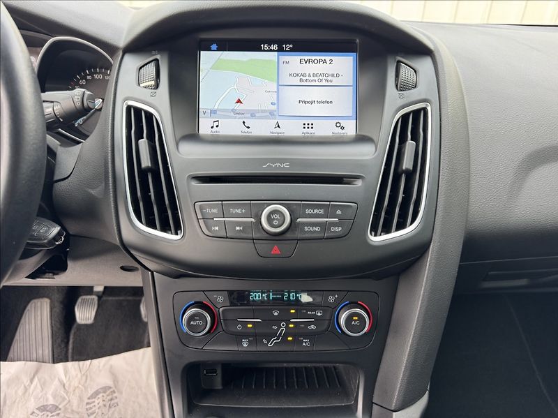Ford Focus 1,5 TDCi 77kW NAVIGACE - fotka 35 z 50