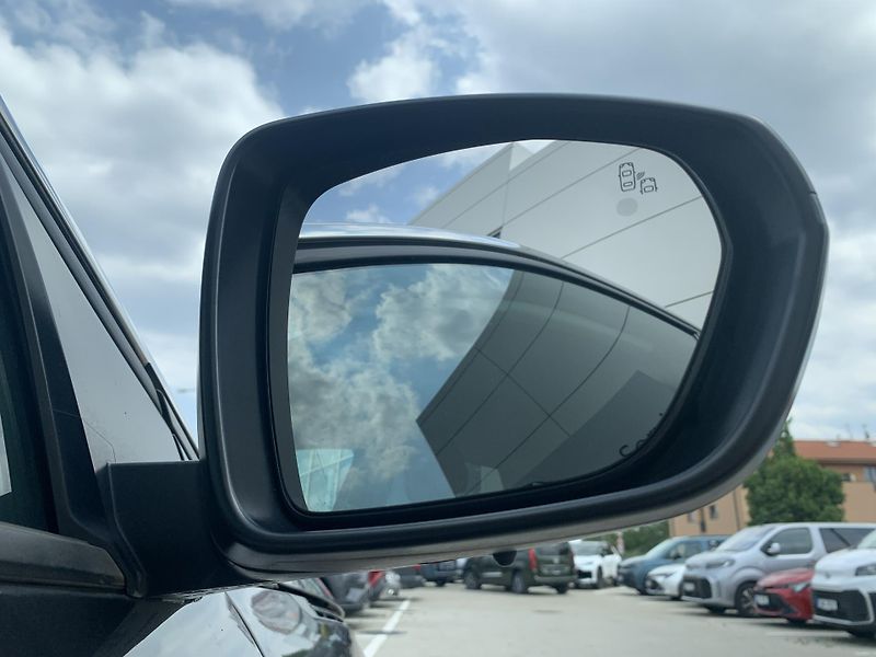 Peugeot 3008 ALLURE PACK 1,5 BlueHDi 96kW - fotka 29 z 30