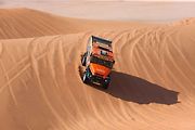 Účastníci Rallye Dakar zdolávají obrovské duny