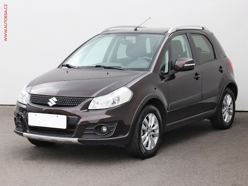 Suzuki SX4 (2013) 1.6, Style, navi, +kola - fotka 3 z 3