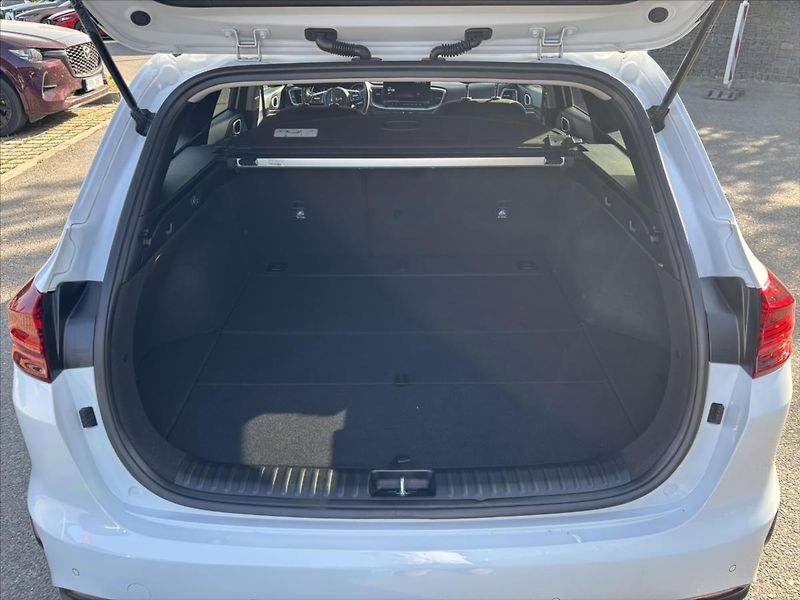 Kia Ceed 1,5 TGDi AT TOP ZÁRUKA ADAPTIV - fotka 13 z 45