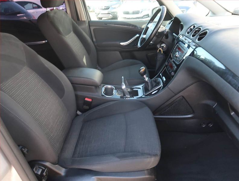 Ford Galaxy (2010) Ghia 2.0 TDCi, 7 míst - fotka 9 z 20