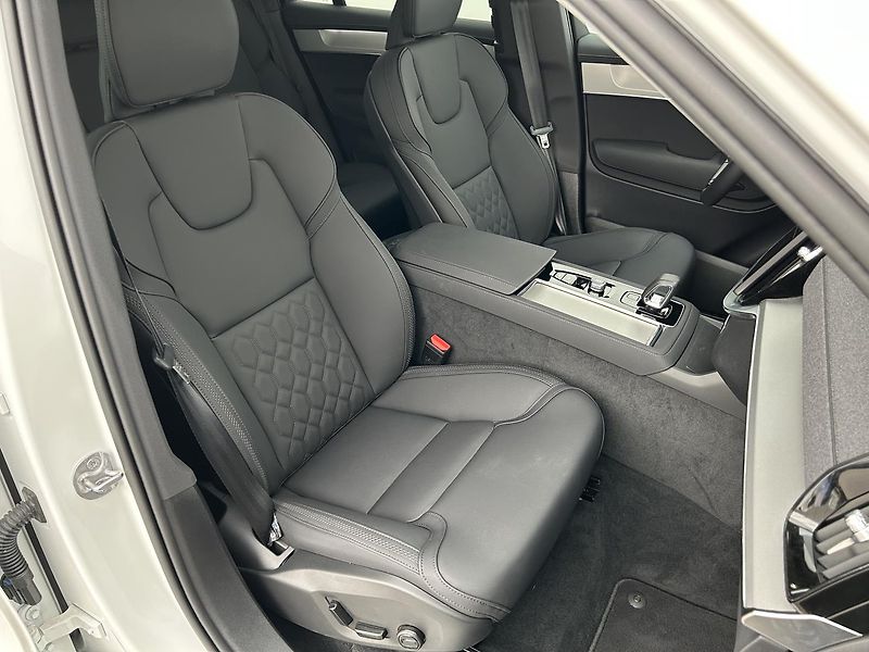 Volvo XC90 2.0 B5 4x4 . - fotka 13 z 26