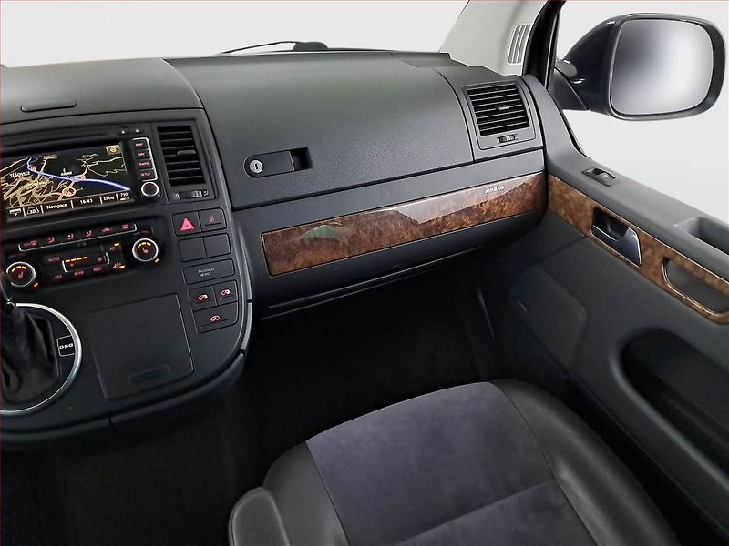 Volkswagen Multivan (2010) Highline 2.0 TDI 4Motion - fotka 8 z 19