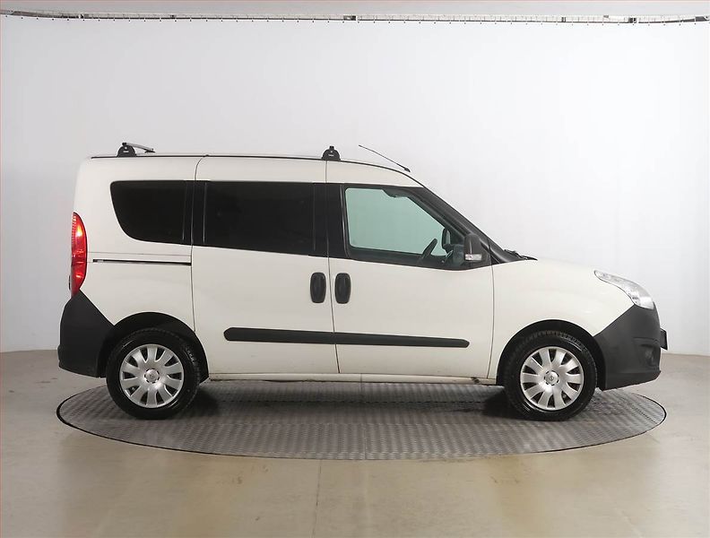 Opel Combo (2018) 1.4 16V, 5Míst, SR, 1Maj, DPH - fotka 6 z 15