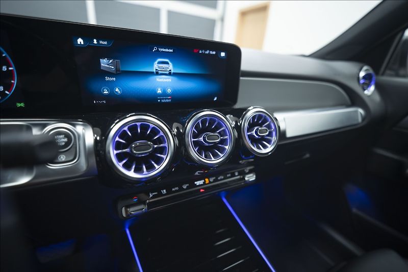 Mercedes-Benz GLB 2,0 200d 4MATIC NAVI KAMERA ČR - fotka 24 z 47