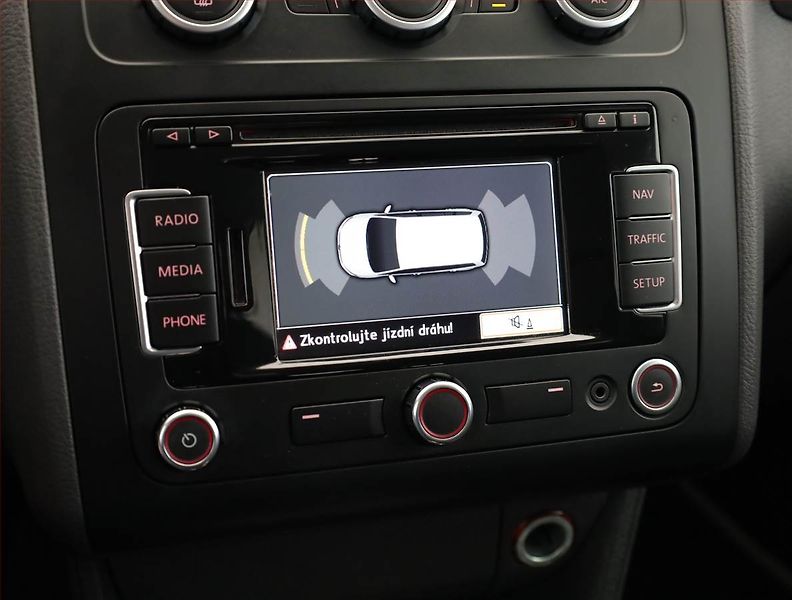 Volkswagen Touran (2013) 1.6 TDI, Automat, Serv.kniha - fotka 12 z 19