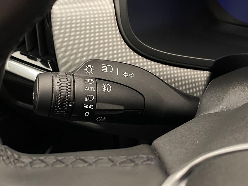 Volvo V90 T6 AWD PLUG-IN PLUS DARK TAŽNÉ - fotka 22 z 53