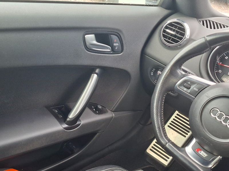 Audi TT (2009) 1.8TFSI 118kW MAN S-LINE - fotka 12 z 31