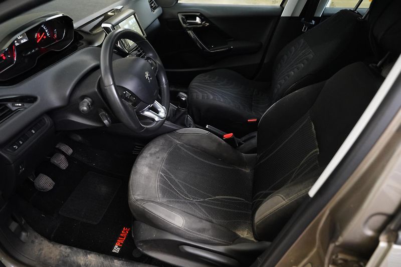 Peugeot 208 - fotka 6 z 6