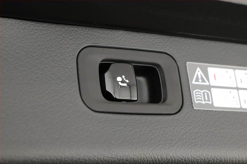 Mercedes-Benz Třídy C (2024) C 220 d 4MATIC - fotka 14 z 21