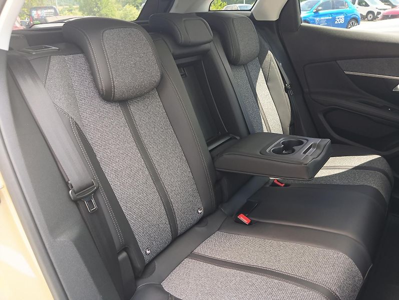 Peugeot 3008 (2016) ALLURE 2.0 HDi 150k MAN6 - fotka 12 z 30