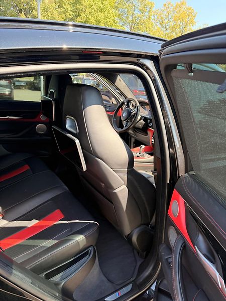 BMW X6 (2018) Limitovaná Edice BLACK FIRE - fotka 8 z 14