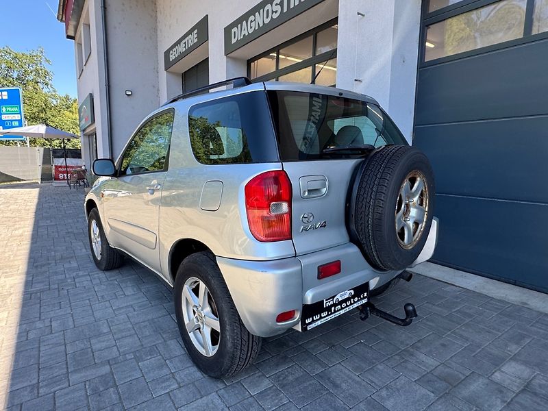 Toyota RAV4 (2003) 2.0 D-4D 4WD - fotka 7 z 27