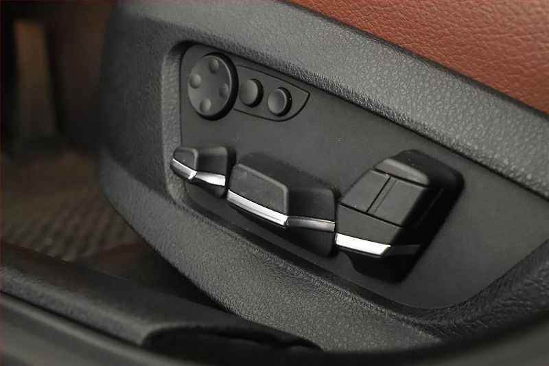 BMW Řada 5 (2012) 530d xDrive, 4X4, Automat - fotka 11 z 20