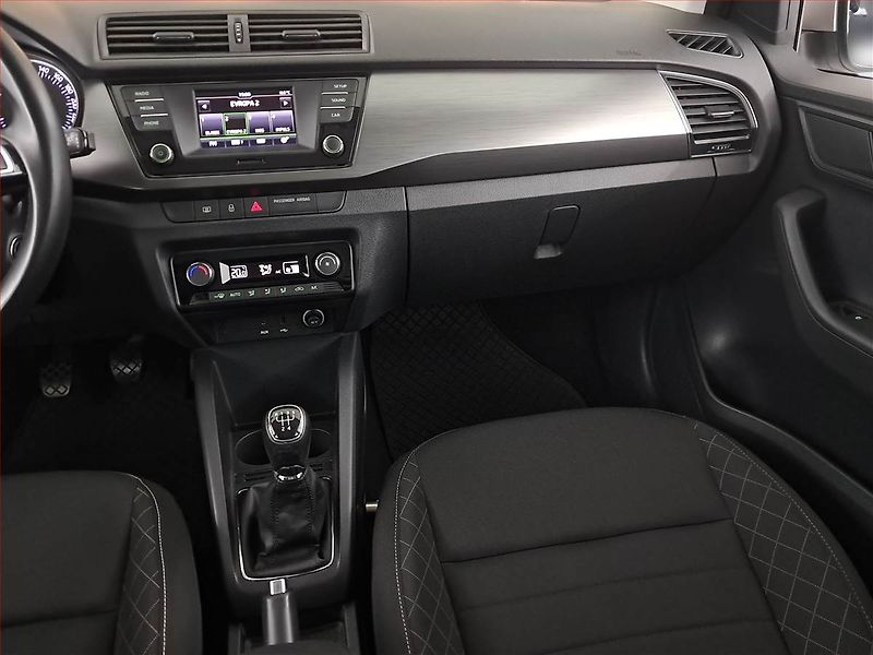 Škoda Fabia (2015) Style 1.2 TSI, Park. senzory - fotka 8 z 14