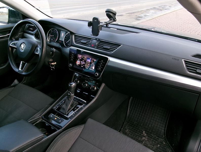 Škoda Superb 2.0 TDI NAVI AUTOKLIMA  - fotka 32 z 35