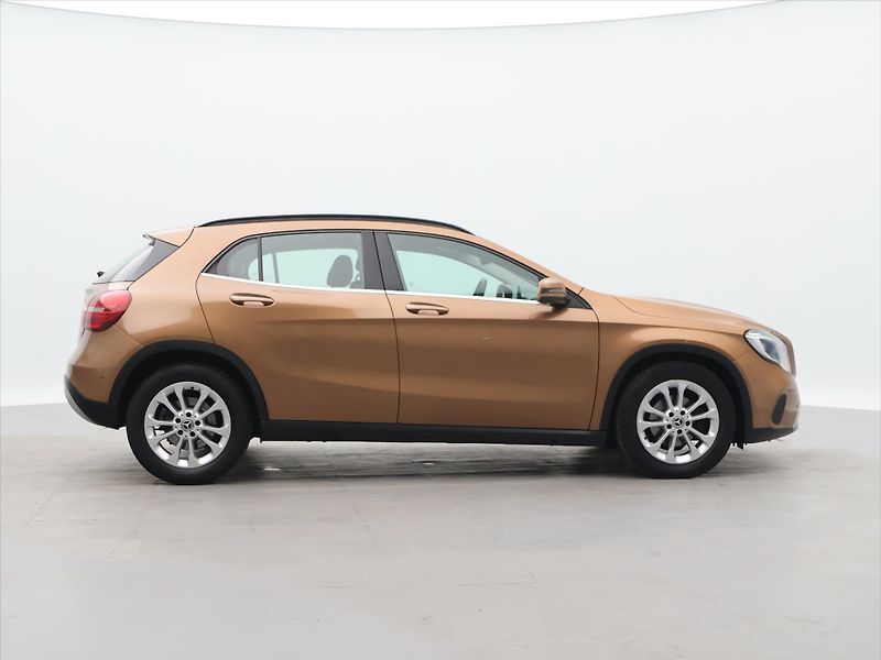 Mercedes-Benz GLA 2,1 200d 100kW 4Matic CZ DPH - fotka 8 z 29