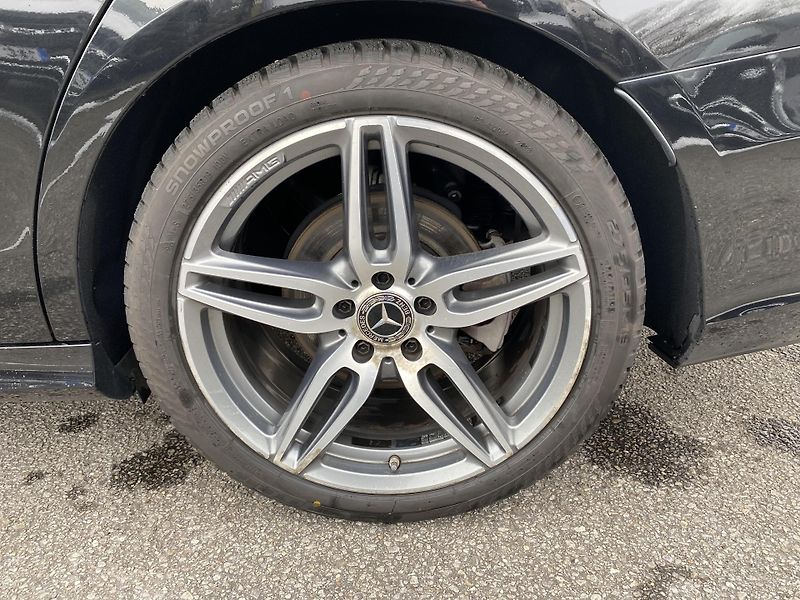 Mercedes-Benz Třídy E E 220d 4M AMG - fotka 15 z 23