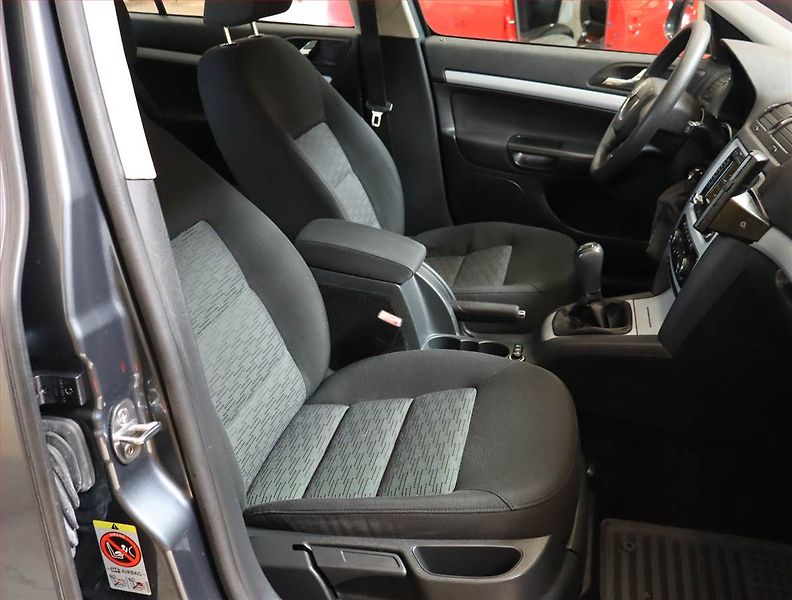 Škoda Octavia (2009) Ambiente 2.0 TDI, Navi - fotka 9 z 19