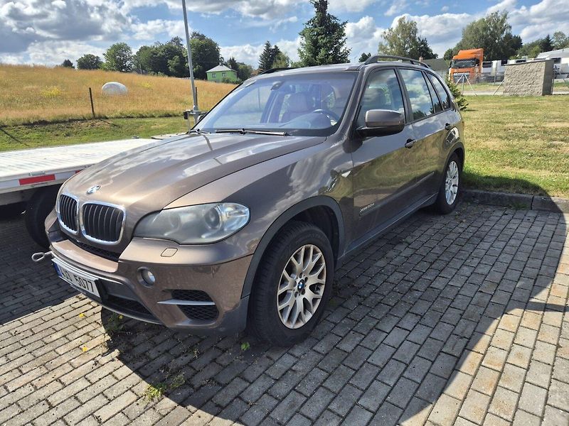 BMW X5 (2011) 3.0 D XDRIVE Vada motoru! - fotka 5 z 14