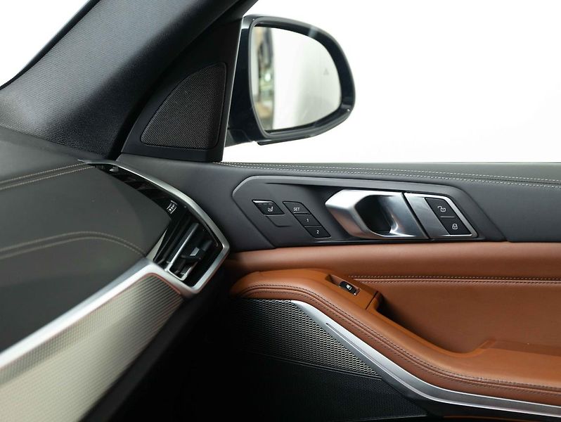 BMW X5 xDrive40d - fotka 17 z 23