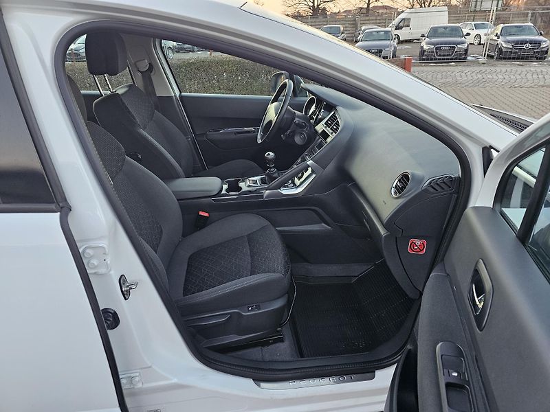 Peugeot 3008 (2016) 1.2 - 96kW, NOVÉ ROZVODY - fotka 32 z 50
