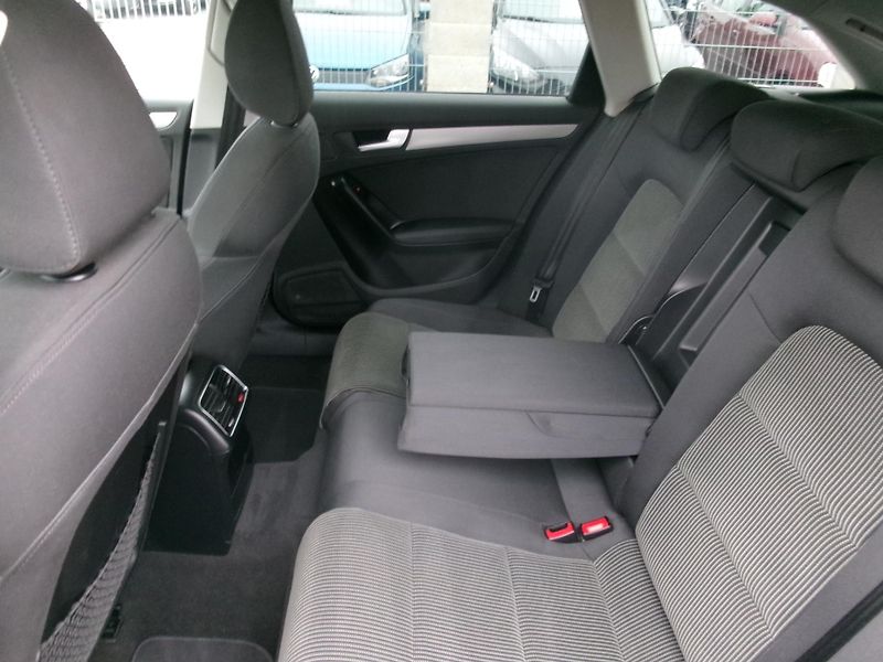 Audi A4 (2008) 2,0TDI AC TEMP VÝHŘEV ALU - fotka 27 z 31