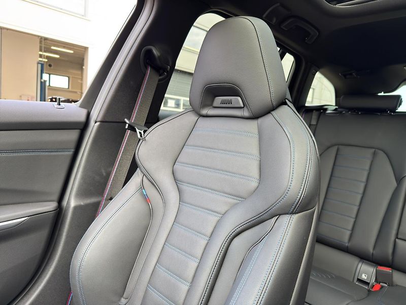 BMW Řada 3 M340i xDrive Touring - fotka 14 z 21
