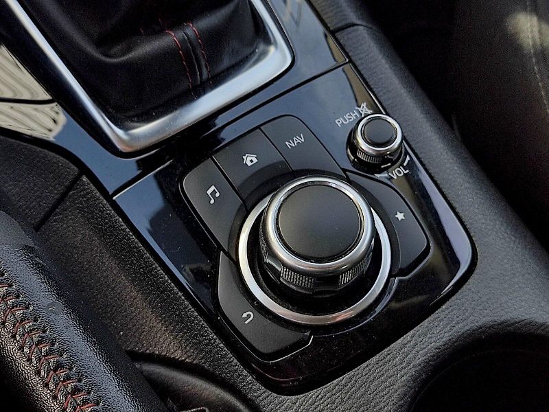 Mazda 3 (2016) 2.0 Skyactiv-G / 88 kW  Automa - fotka 23 z 37