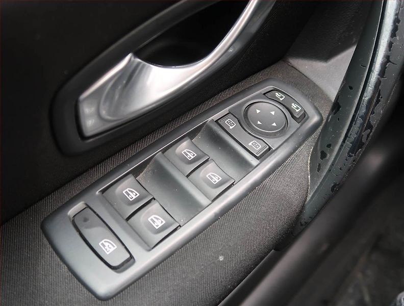 Renault Laguna (2008) 2.0 16V, LPG, po STK, Tažné - fotka 15 z 18