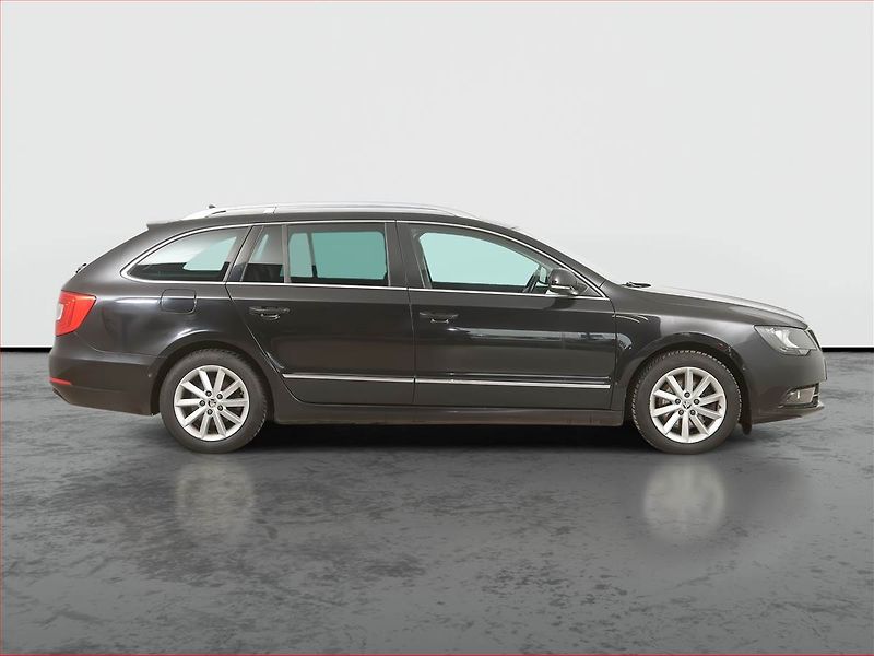 Škoda Superb (2014) 1.6 TDI, Xenony, Tempomat - fotka 6 z 16