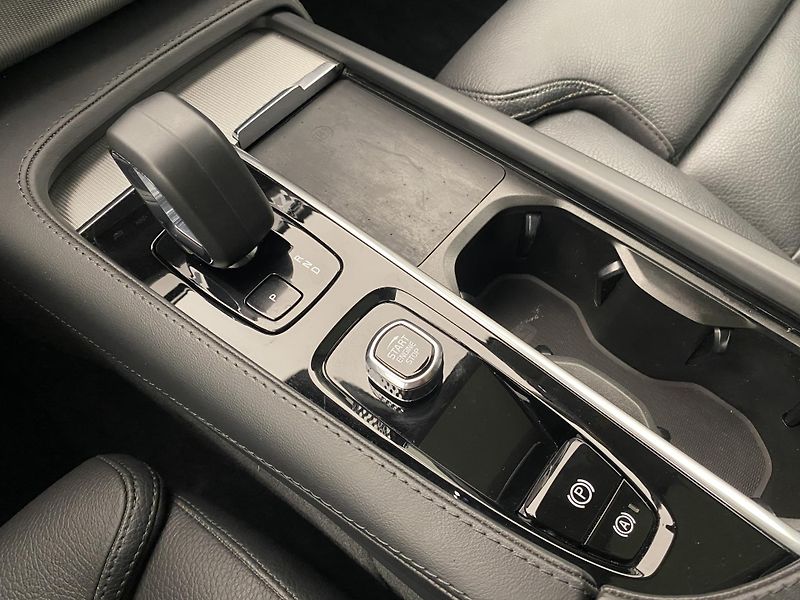 Volvo XC90 B5 AWD BRIGHT ULTIMATE AUT 7m - fotka 27 z 56