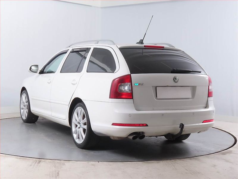Škoda Octavia (2010) RS 2.0 TDI, Xenony, Tempomat - fotka 4 z 14