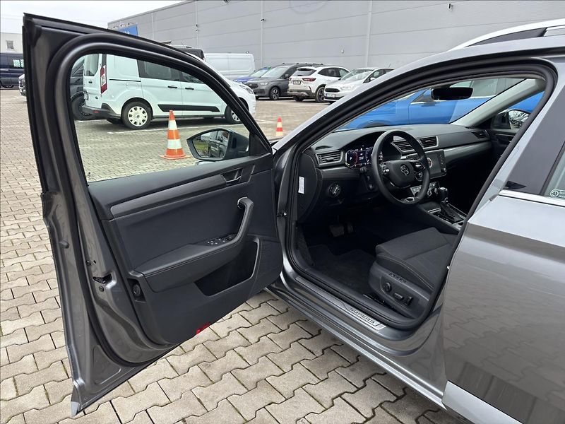 Škoda Superb 2,0 TDI 110kW Style DSG - fotka 20 z 42